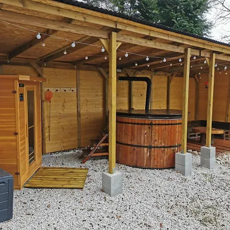 Deja Vu Szallas & Rendezveny Зирц