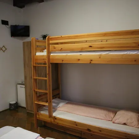 Deja Vu Szallas & Rendezveny * Зирц