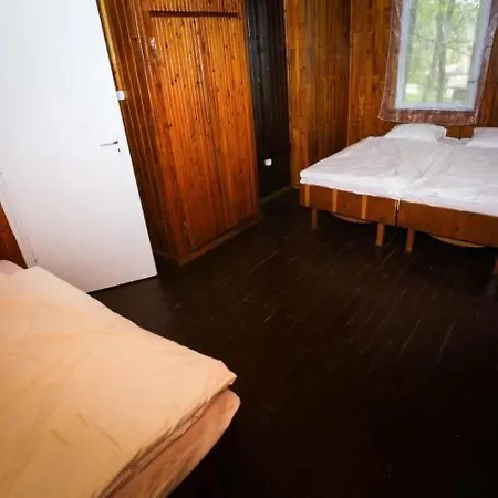 Кемпинг Deja Vu Szallas & Rendezveny Зирц